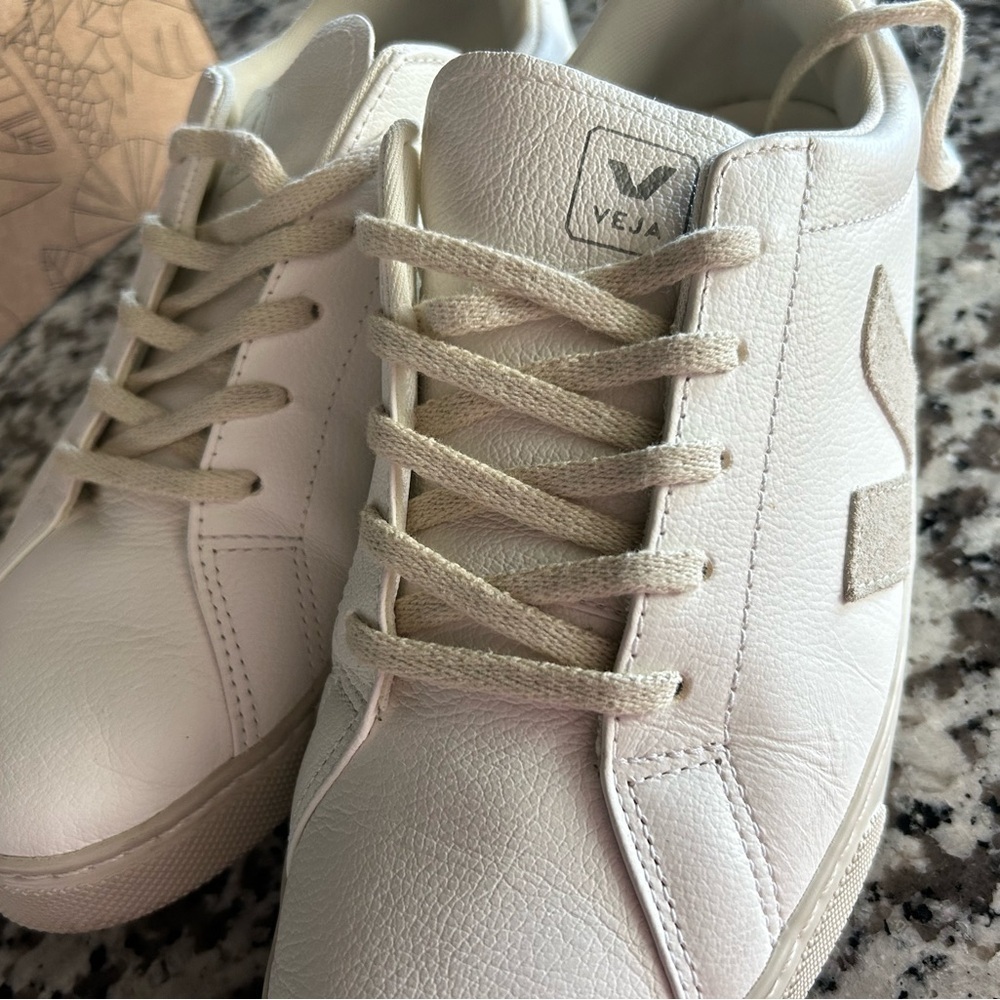 Veja Kids White/ Cream Sneaker Sz 7 - Picture 4 of 12